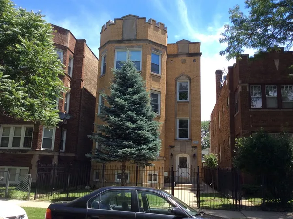 $2,150 | 6429 North Claremont Avenue, Unit 2, Chicago, IL 60645