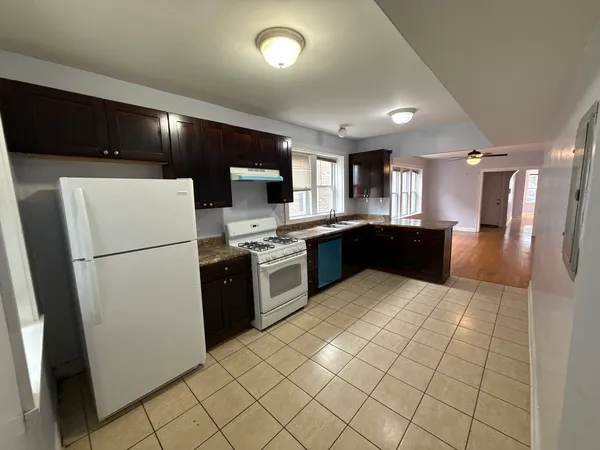 $2,150 | 6429 North Claremont Avenue, Unit 2, Chicago, IL 60645