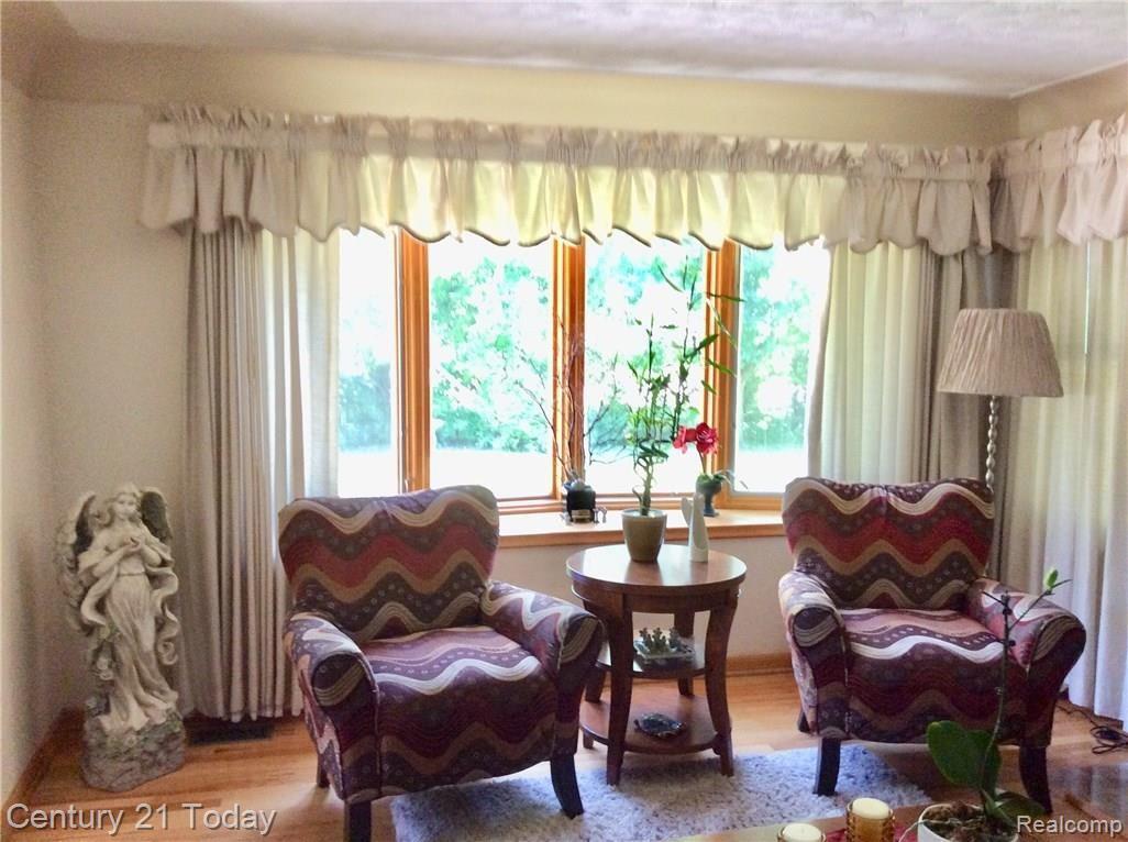 10381 Wayne Road Livonia, MI 48150 - Photo 6 of 54 IMG_5434.jpg
