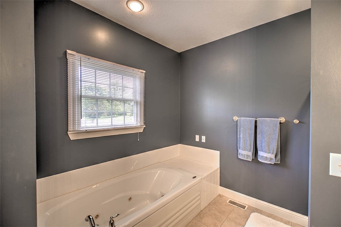 4115 Meadow Park Drive Decatur, IL 62521 - Photo 22 of 48 Gallery Image 22