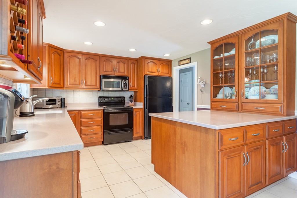 237 Swift Road Northbridge, MA 01588 - Photo 5 of 30