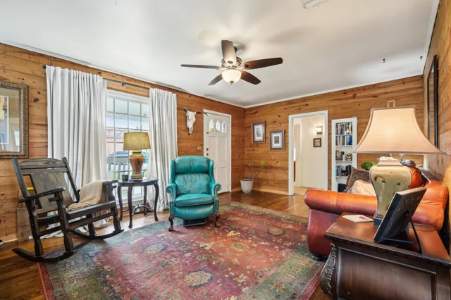 $1,550 | 801 Bishop Street, Smithville, TX 78957