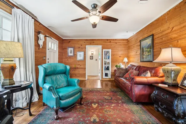 $1,550 | 801 Bishop Street, Smithville, TX 78957