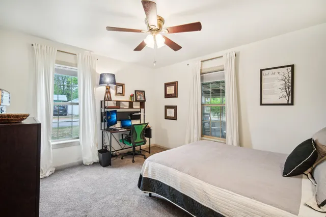 $1,550 | 801 Bishop Street, Smithville, TX 78957