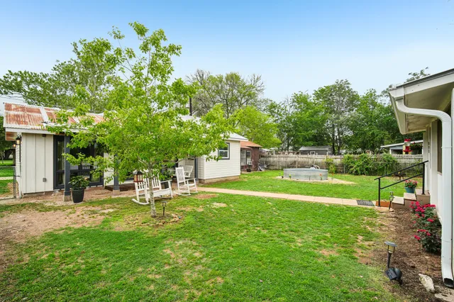 $1,550 | 801 Bishop Street, Smithville, TX 78957