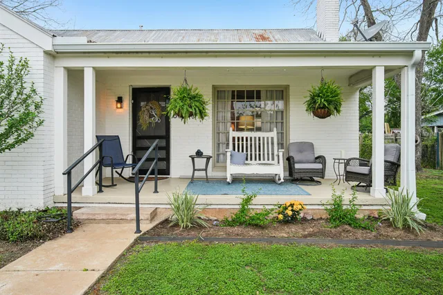 $1,550 | 801 Bishop Street, Smithville, TX 78957