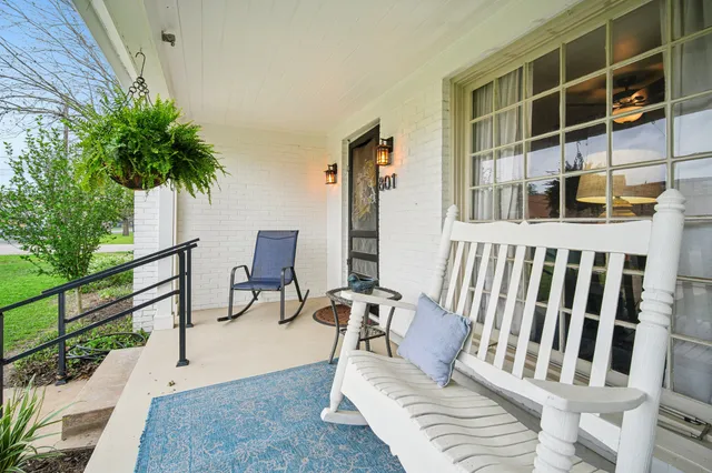 $1,550 | 801 Bishop Street, Smithville, TX 78957