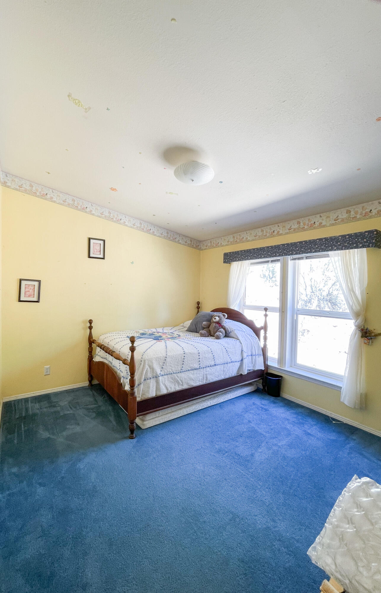 1400 Round Lake Road Klamath Falls, OR 97601 - Photo 23 of 49 Bedroom 3