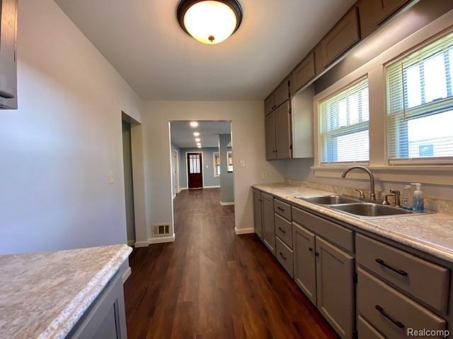 1040 Rinn Street Burton, MI 48509 - Photo 3 of 19 IMG_3294.jpg