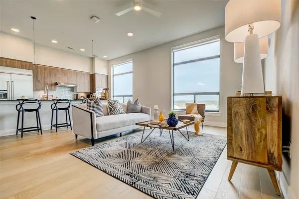 $4,644 | 510 West 20th Street, Unit 518, Houston, TX 77008