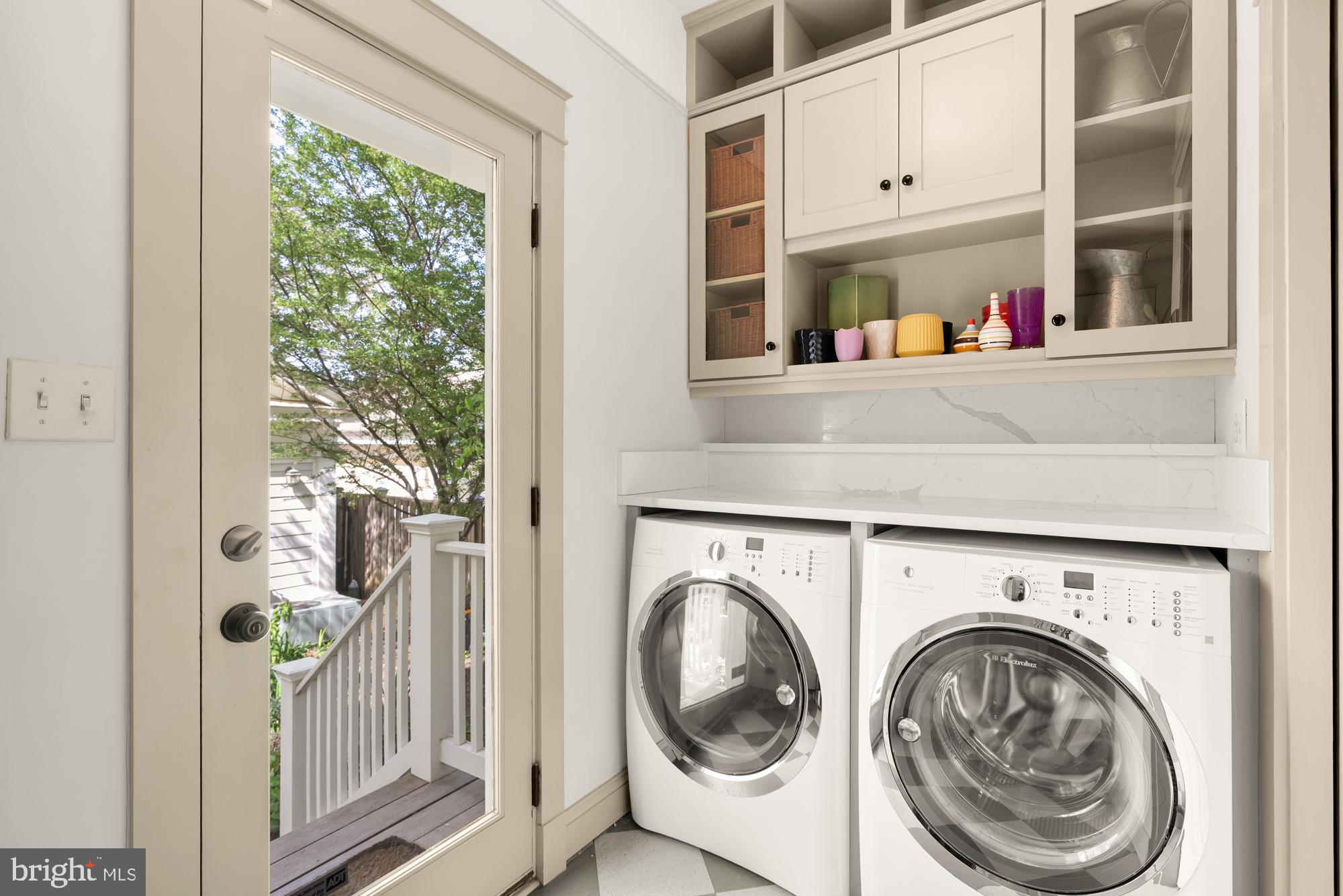 4111 18th Road North, Unit 1 Arlington, VA 22207 - Photo 12 of 16 a utility room with dryer and washer