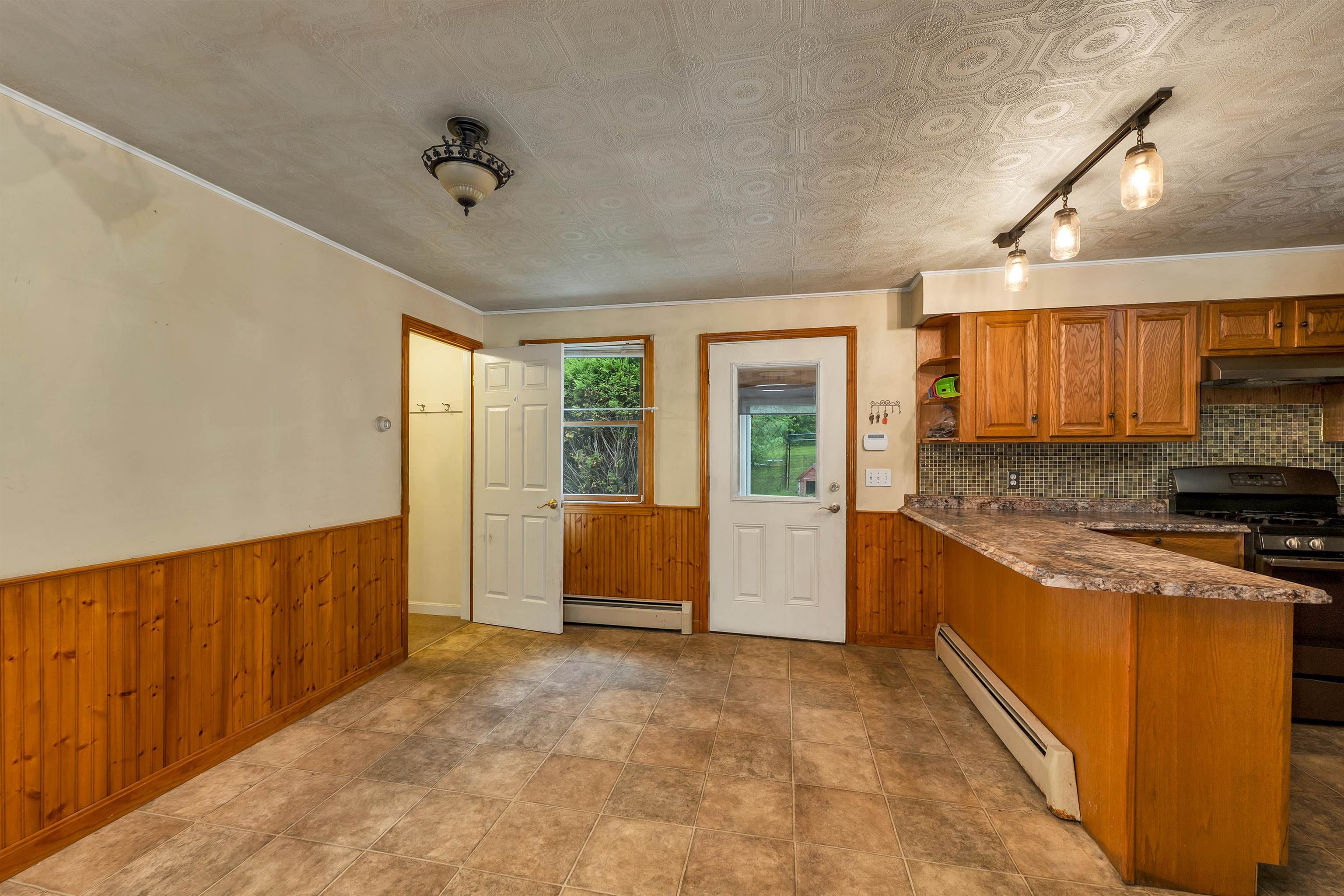 73 Jimtown Road Gorham, NH 03581 - Photo 10 of 56