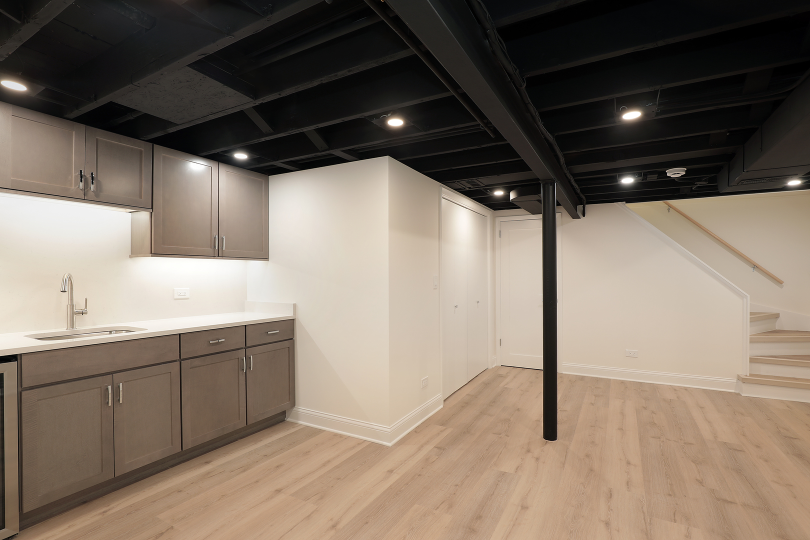 4533 North Keystone Avenue Chicago, IL 60630 - Photo 13 of 26