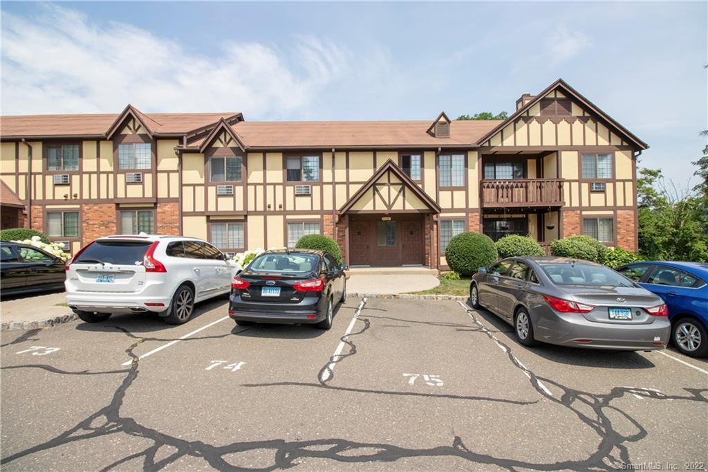 1 Roxbury Lane, Unit 1 Bridgeport, CT 06606 - Photo 1 of 1 Gallery Image 1