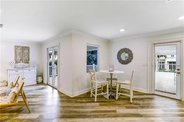 a view of a livingroom with furniture and a dining table