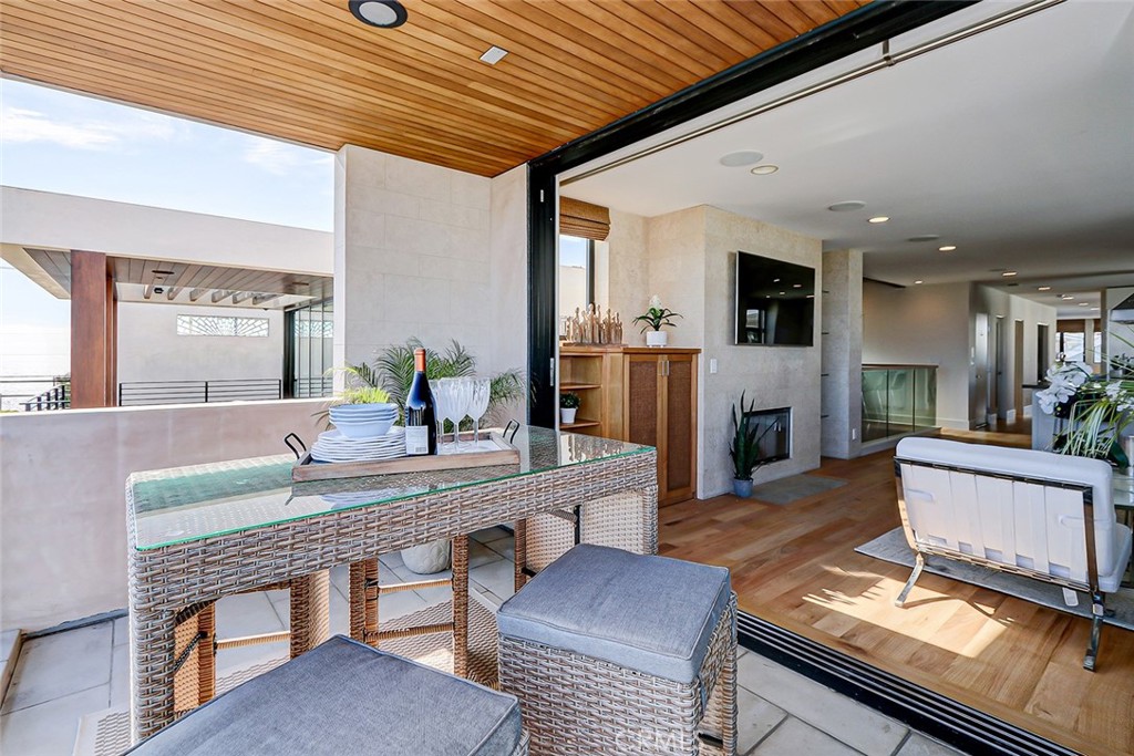 425 26th Street Manhattan Beach, CA 90266 - Photo 18 of 55 a living room with furniture and a wooden floor