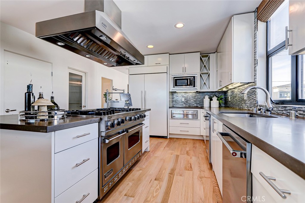 425 26th Street Manhattan Beach, CA 90266 - Photo 31 of 55 a kitchen with stainless steel appliances granite countertop a sink stove and refrigerator