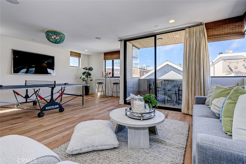 425 26th Street Manhattan Beach, CA 90266 - Photo 38 of 55 a living room with furniture and a flat screen tv