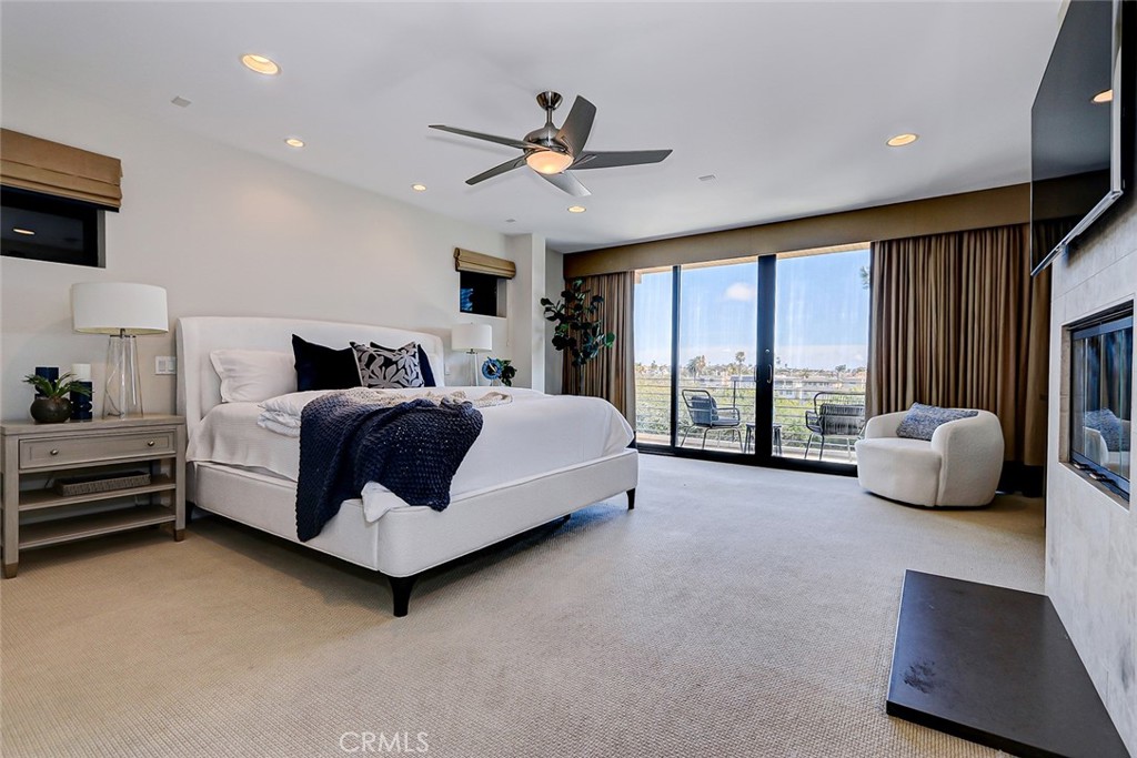 425 26th Street Manhattan Beach, CA 90266 - Photo 40 of 55 a spacious bedroom with a bed and large window