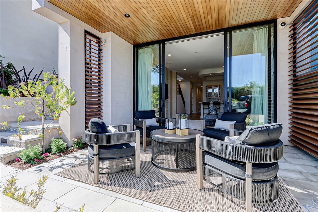 425 26th Street Manhattan Beach, CA 90266 - Photo 4 of 55 a building outdoor space with patio furniture