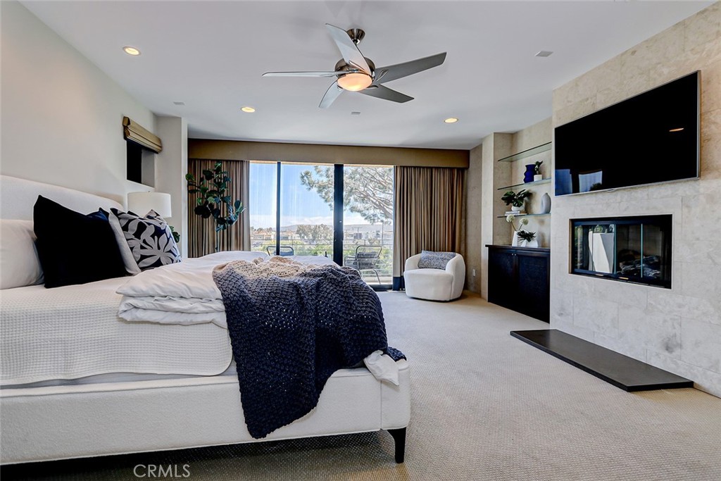 425 26th Street Manhattan Beach, CA 90266 - Photo 41 of 55 a bedroom with a balcony a bed and a television