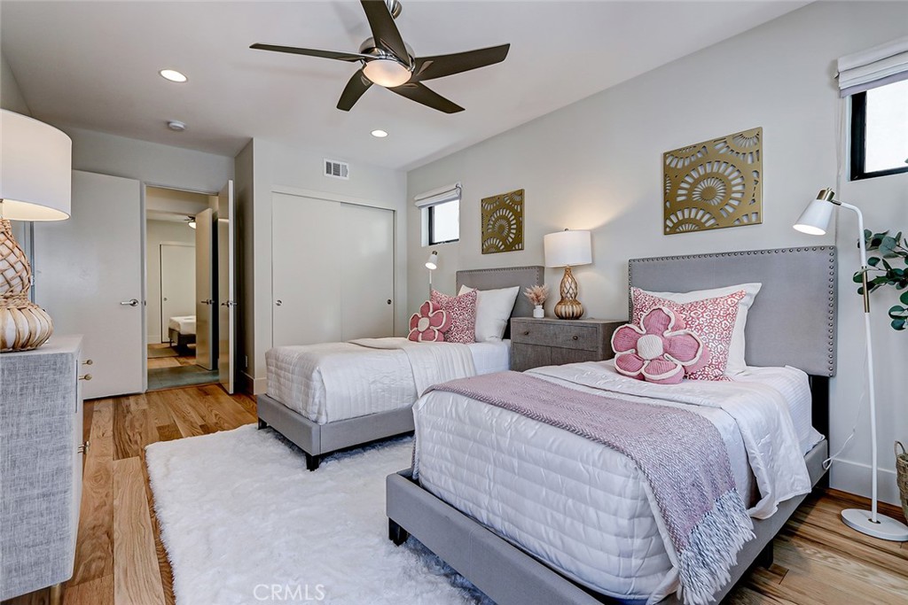 425 26th Street Manhattan Beach, CA 90266 - Photo 52 of 55 a spacious bedroom with two beds and a couch