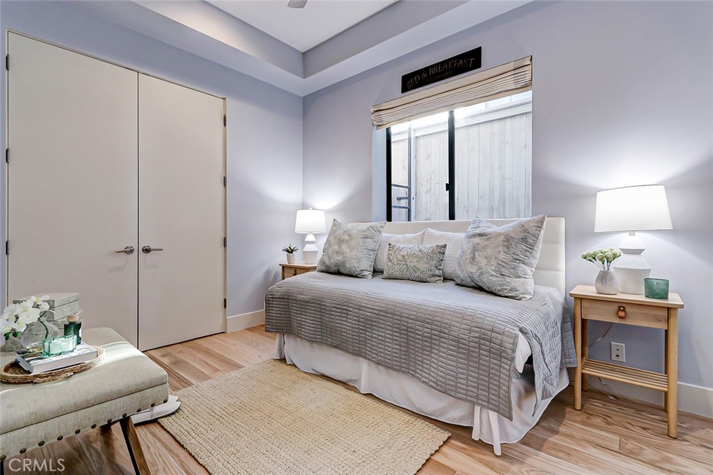 425 26th Street Manhattan Beach, CA 90266 - Photo 54 of 55 a bedroom with a bed and a window