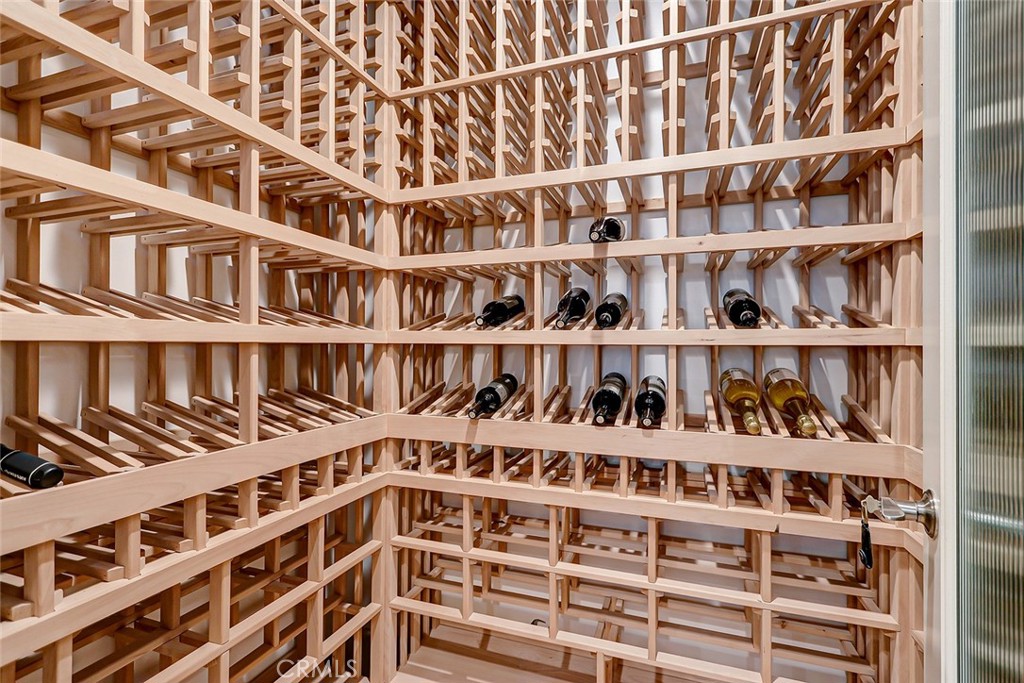 425 26th Street Manhattan Beach, CA 90266 - Photo 8 of 55 a view of a large building