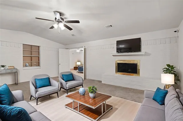 $2,200 | 1304 Bradley Court, Cleburne, TX 76033