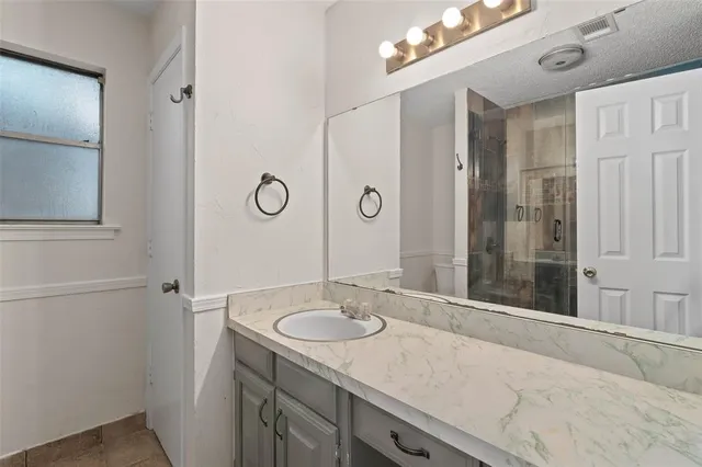 $2,200 | 1304 Bradley Court, Cleburne, TX 76033