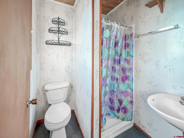 a view of a window in an empty room