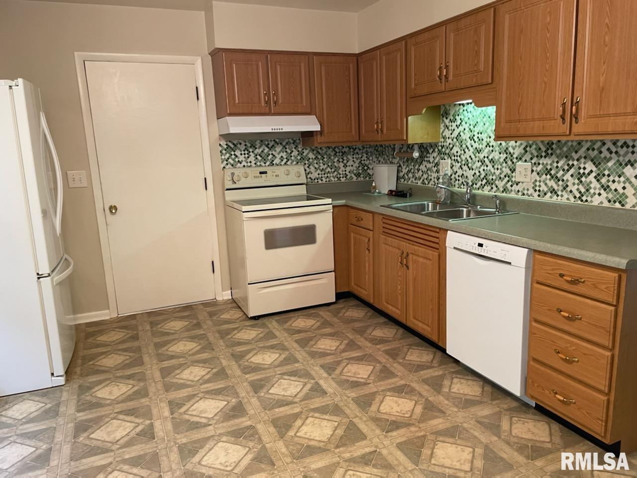 126 Dickinson Road Springfield, IL 62704 - Photo 10 of 20 Gallery Image 10