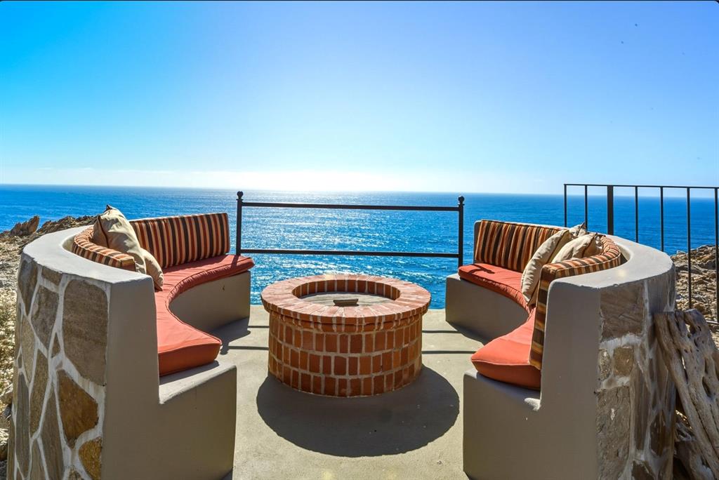 1 Arriba De Lane Roca, OUTSIDE OF THE US 99999 - Photo 29 of 40 Balcony with a water view