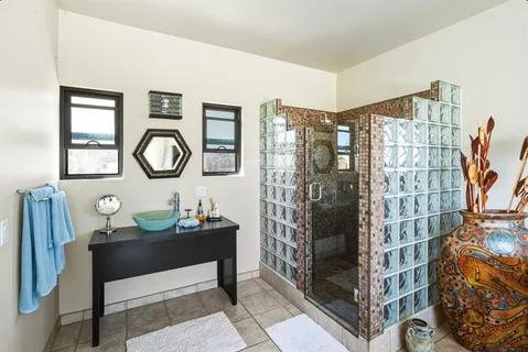 $3,599,000 | 1 Arriba De Lane, Roca, OUTSIDE OF THE US 99999