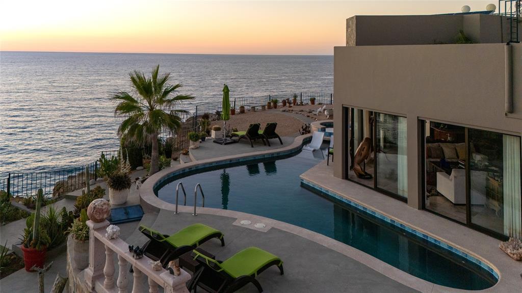 1 Arriba De Lane Roca, OUTSIDE OF THE US 99999 - Photo 5 of 40 a balcony with table and chairs