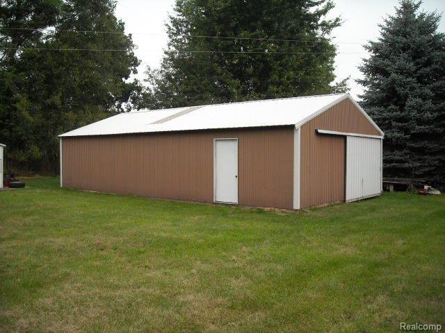 5795 North Owosso Road Fowlerville, MI 48836 - Photo 4 of 5 pole barn