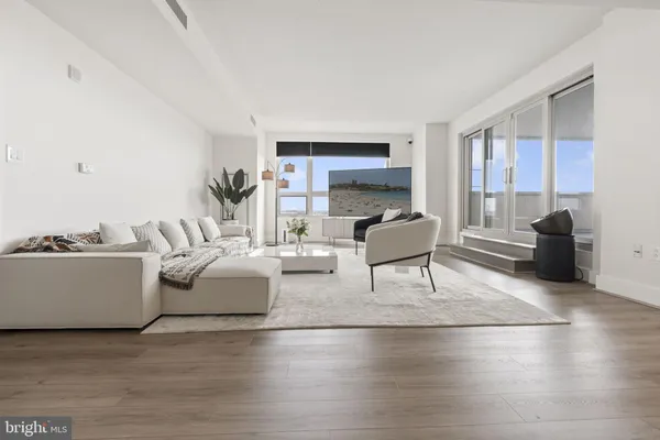 $799,000 | 717 South Christopher Columbus Boulevard, Unit 1102, Philadelphia, PA 19147