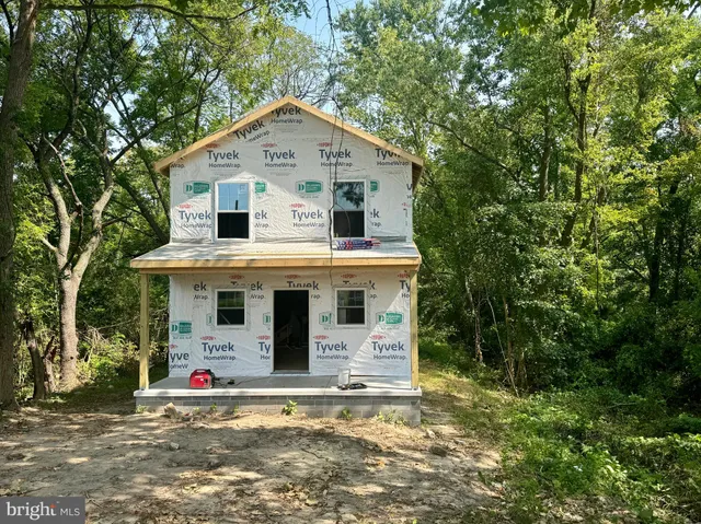 a view of a lake from a yard