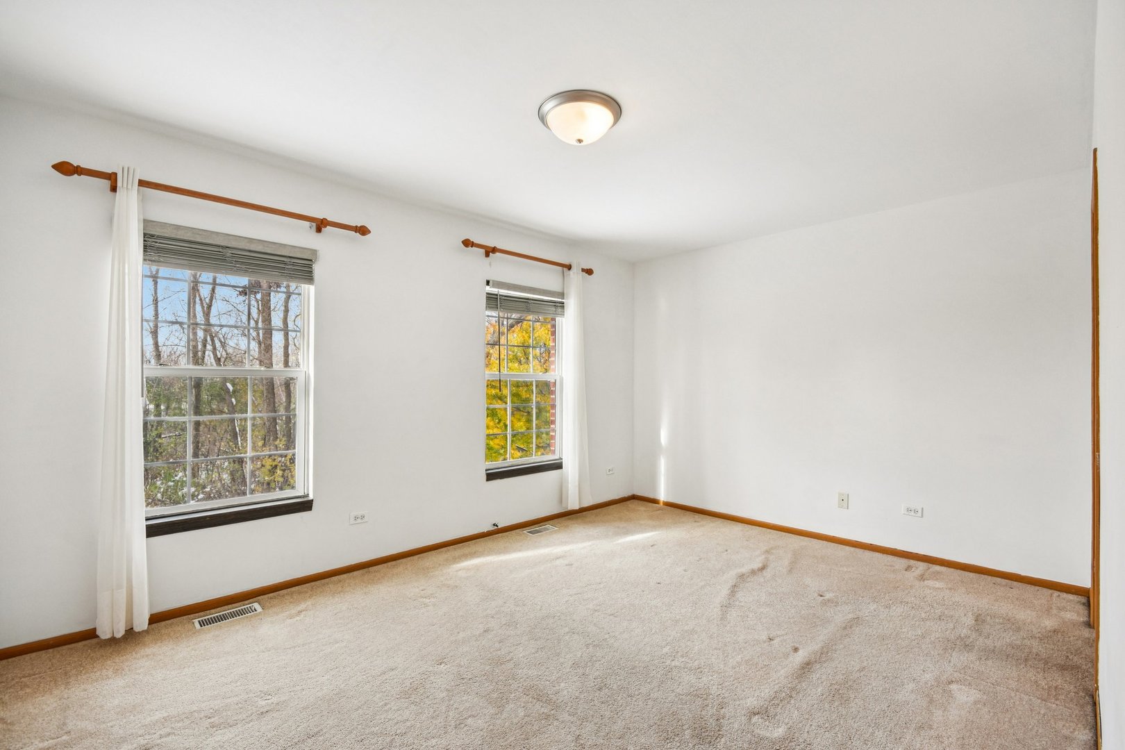 1524 Anderson Trail Zion, IL 60099 - Photo 12 of 22 an empty room with windows