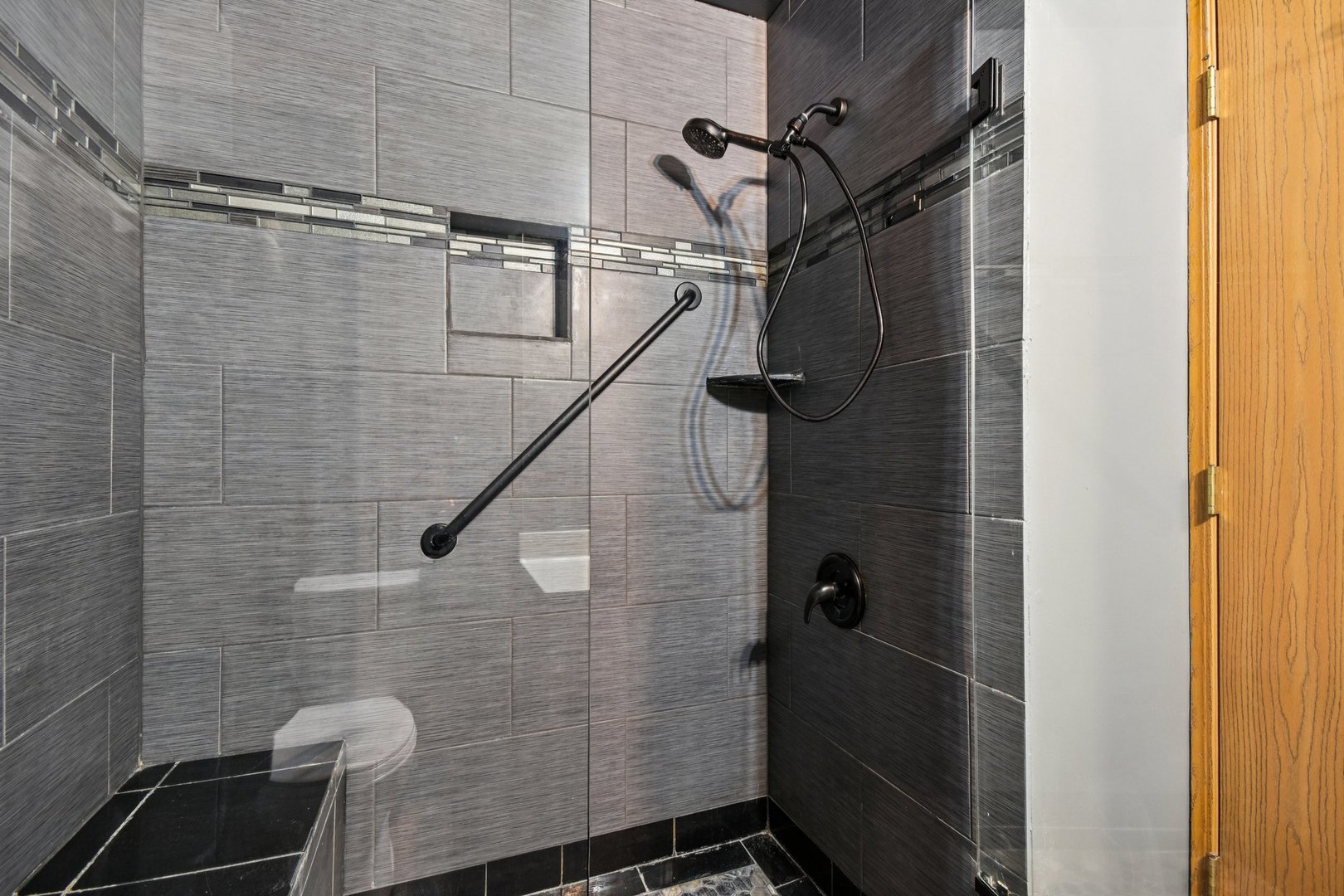 1524 Anderson Trail Zion, IL 60099 - Photo 16 of 22 a bathroom with a shower