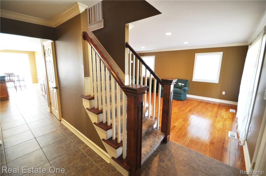 633 Baker Street Rochester, MI 48307 - Photo 4 of 26 4.JPG