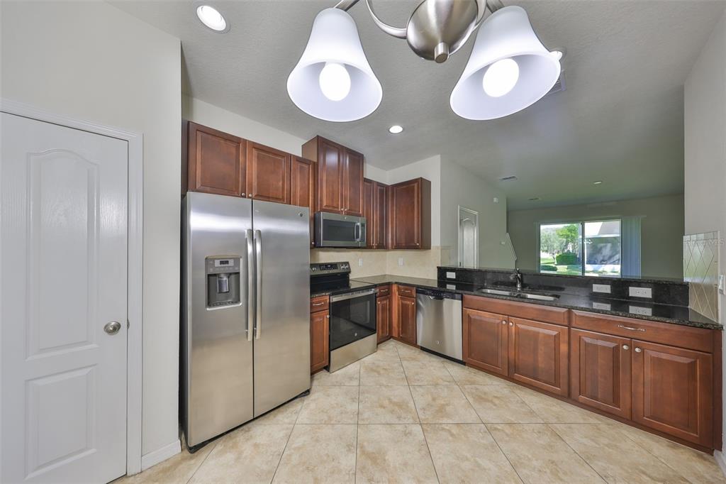 2138 Broadway View Avenue Brandon, FL 33510 - Photo 7 of 37