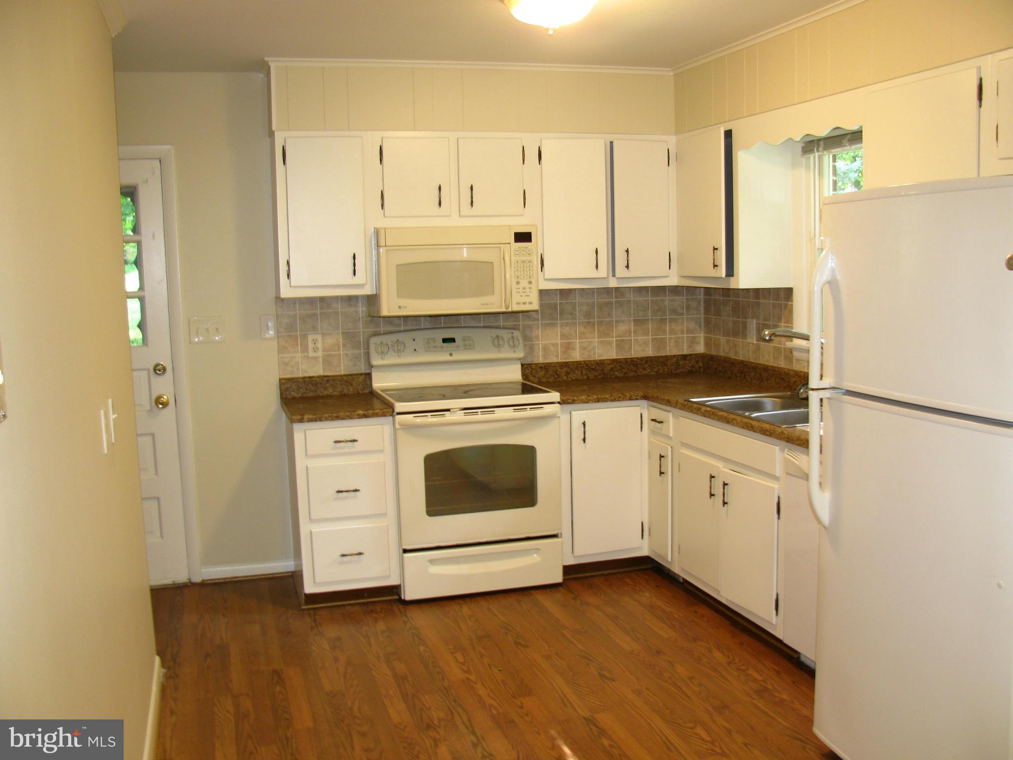 21915 Peach Tree Road Boyds, MD 20841 - Photo 3 of 27 Kitchen