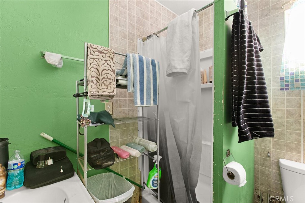 1012 Poppy Street Chico, CA 95928 - Photo 27 of 37 a bathroom with a toilet and shower