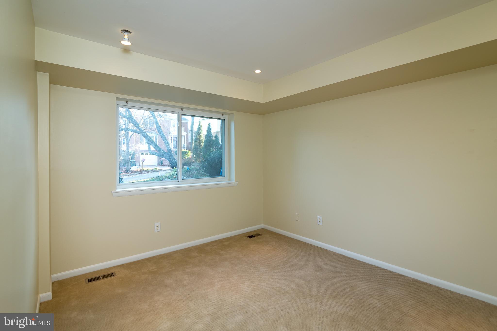 6862 St Albans Road McLean, VA 22101 - Photo 17 of 29 an empty room with windows
