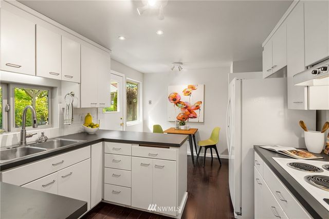 $985,000 | 15537 11th Avenue Northeast, Shoreline, WA 98155