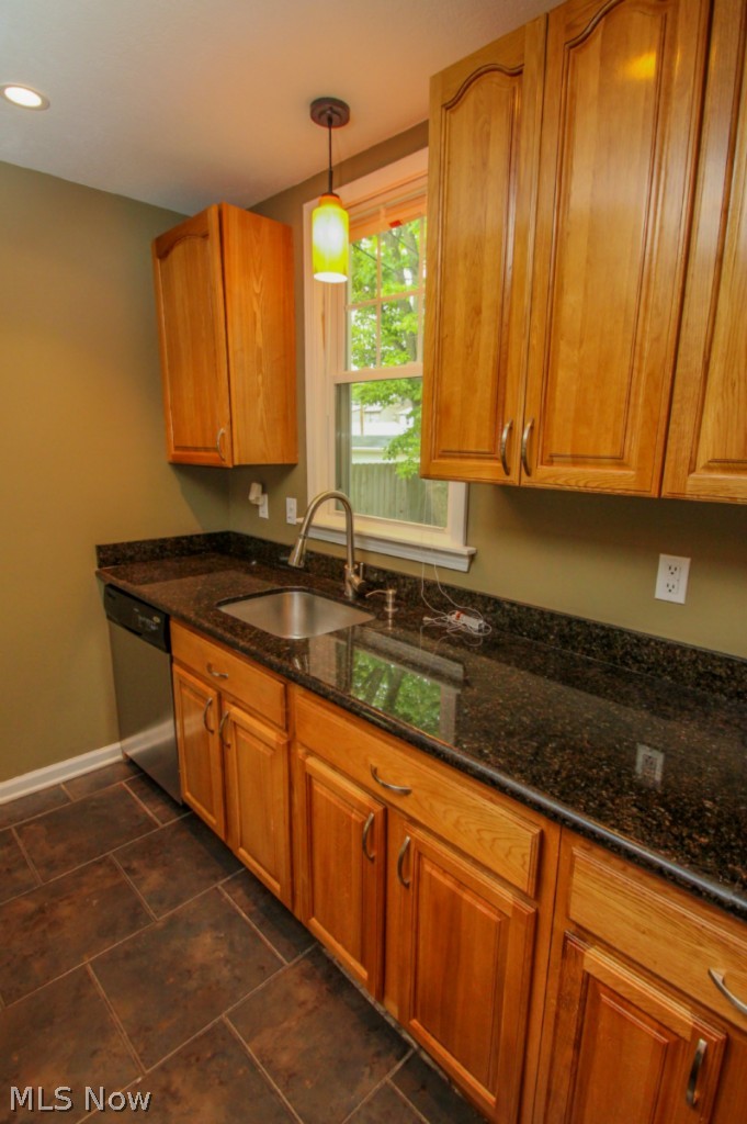 1126 Winston Road Cleveland, OH 44121 - Photo 7 of 20