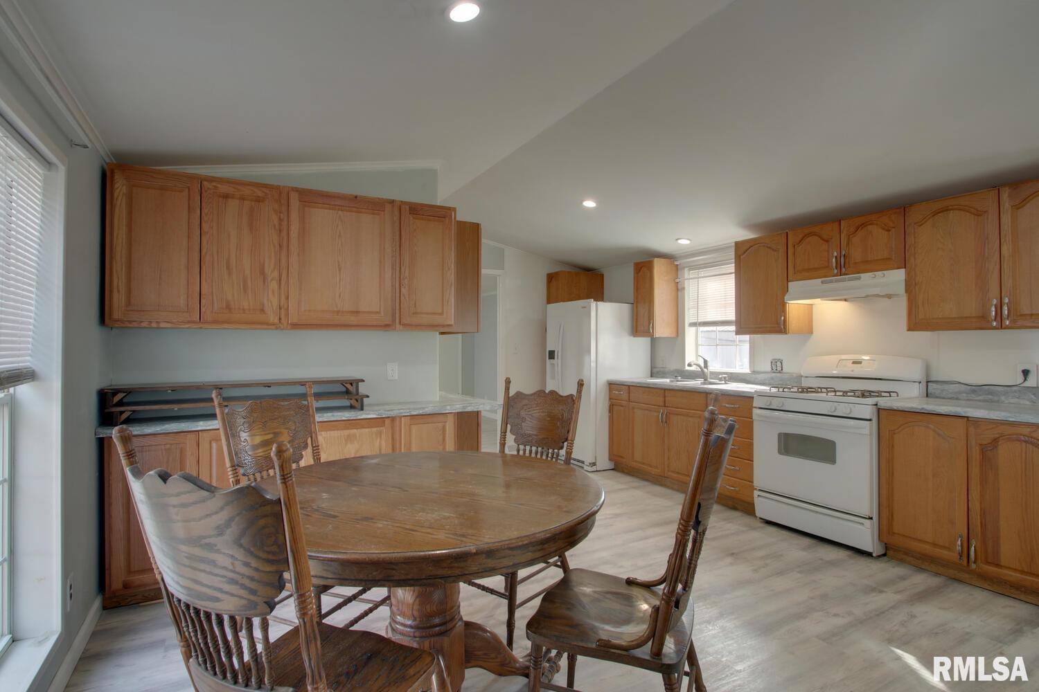 1512 Dewees Avenue Quincy, IL 62305 - Photo 2 of 10