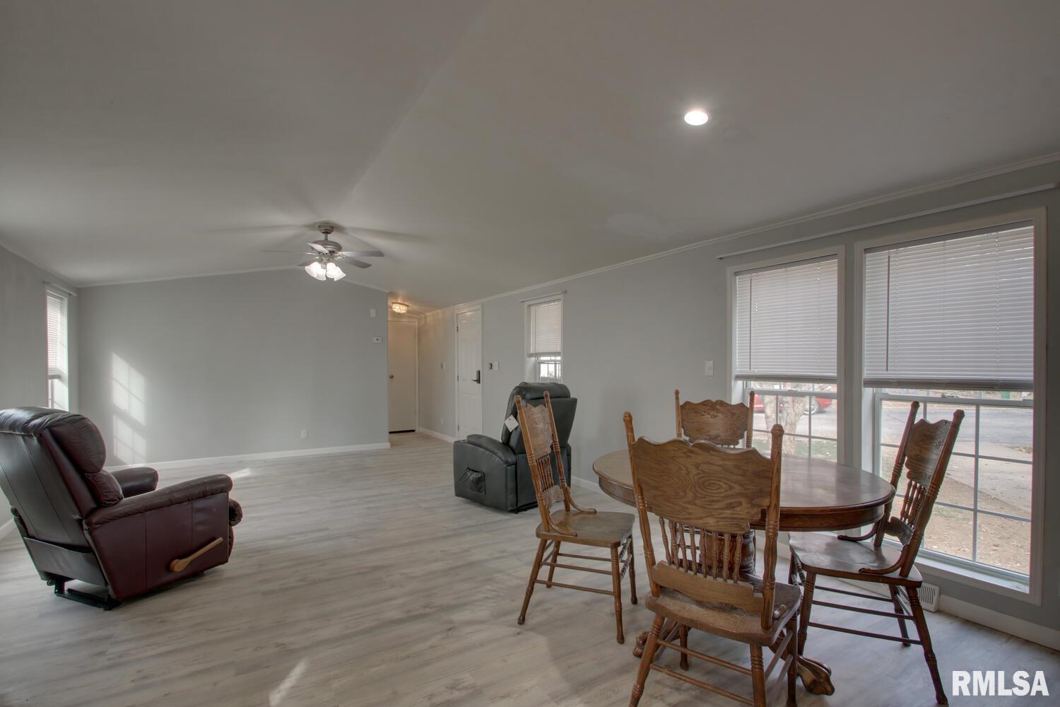 1512 Dewees Avenue Quincy, IL 62305 - Photo 3 of 10