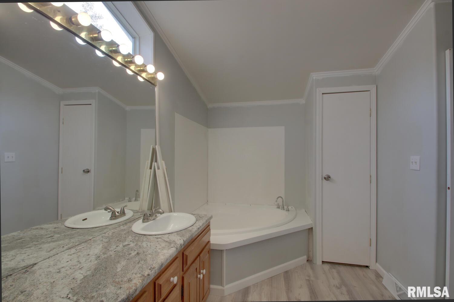 1512 Dewees Avenue Quincy, IL 62305 - Photo 5 of 10